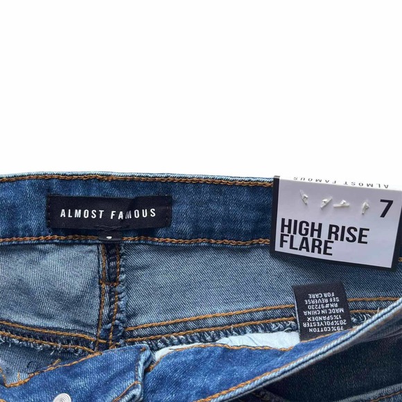 NWT - Almost Famous High Rise Flare (Size: 7) - Picture 3 of 4